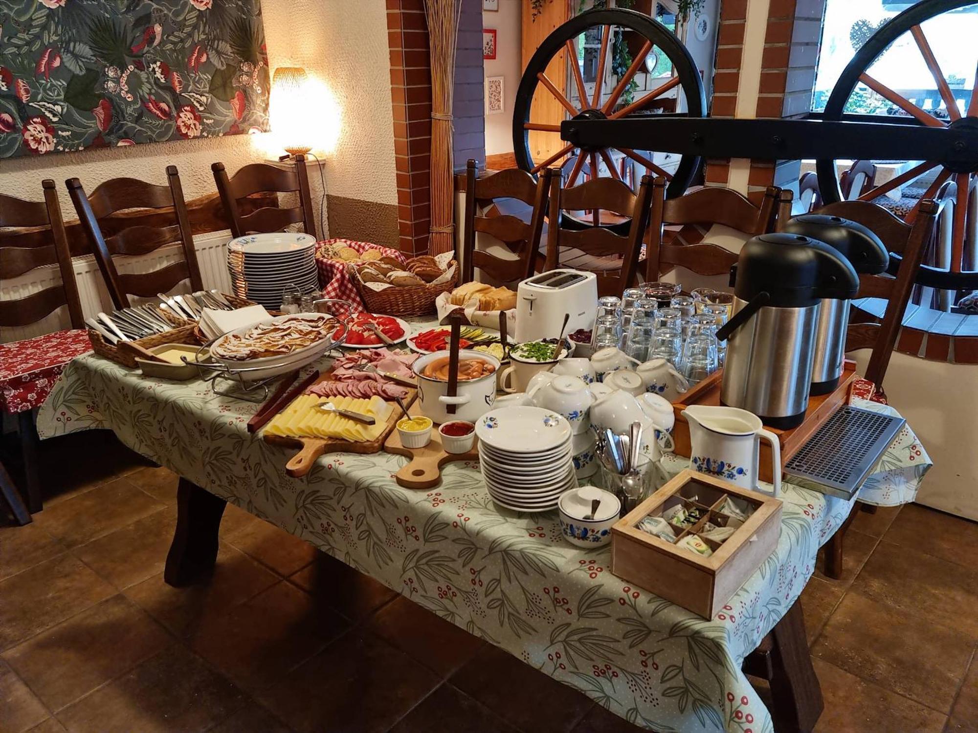 Gosciniec Skolimowka Restauracja I Pokoje Ze Sniadaniem Na Kaszubach Хмелно Екстериор снимка